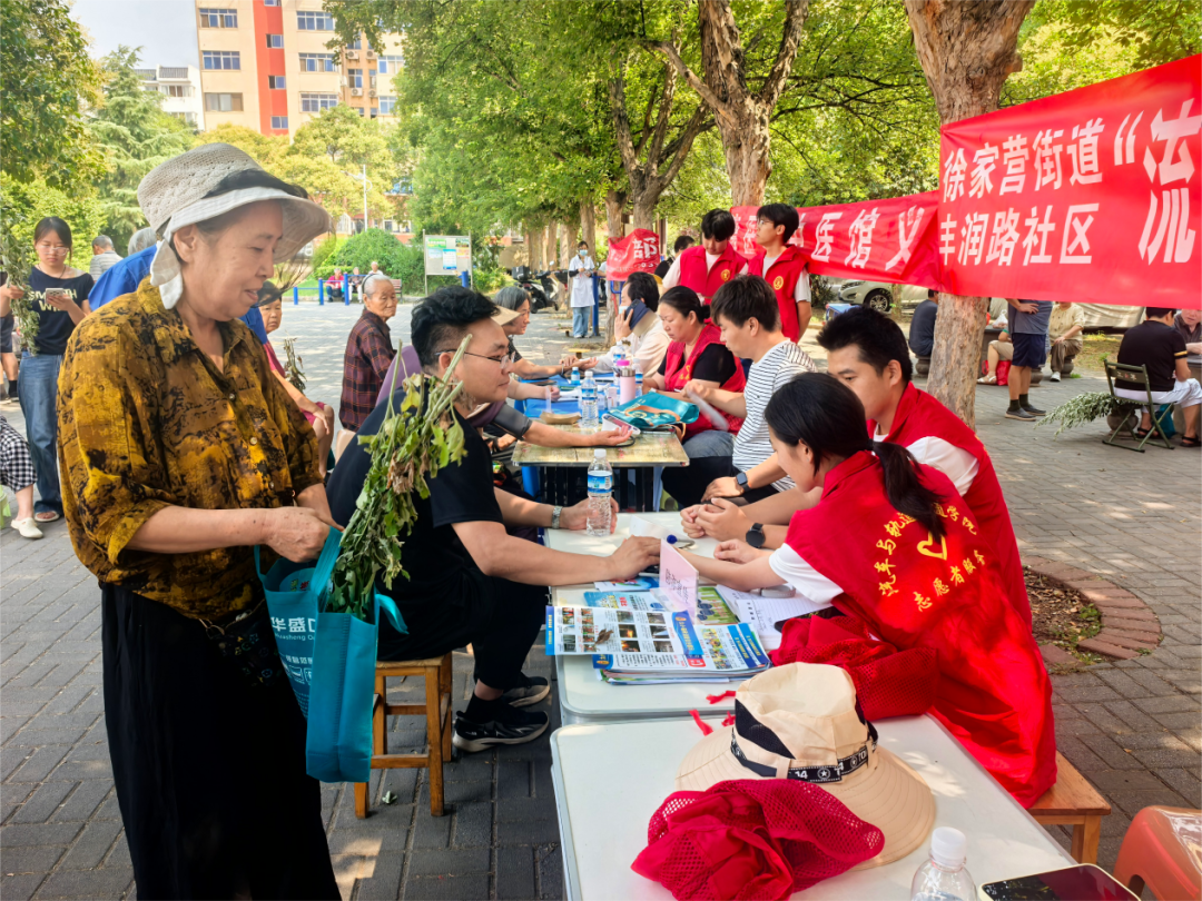粽香端午暖桑榆 志愿护航伴安康...