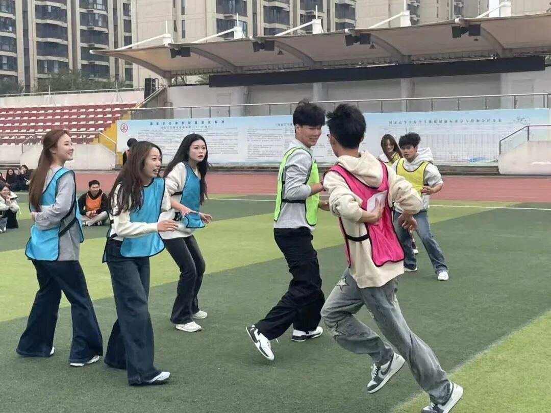 电商物流学院：心理素质拓展趣味...